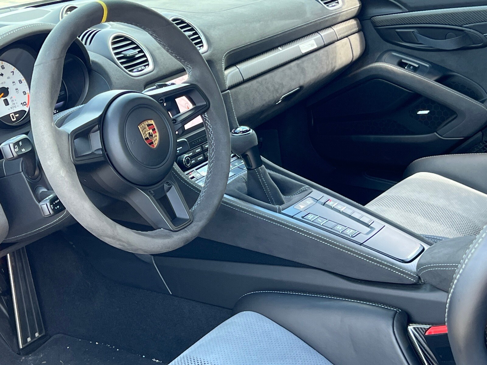 2024 Porsche Boxster Spyder photo 4