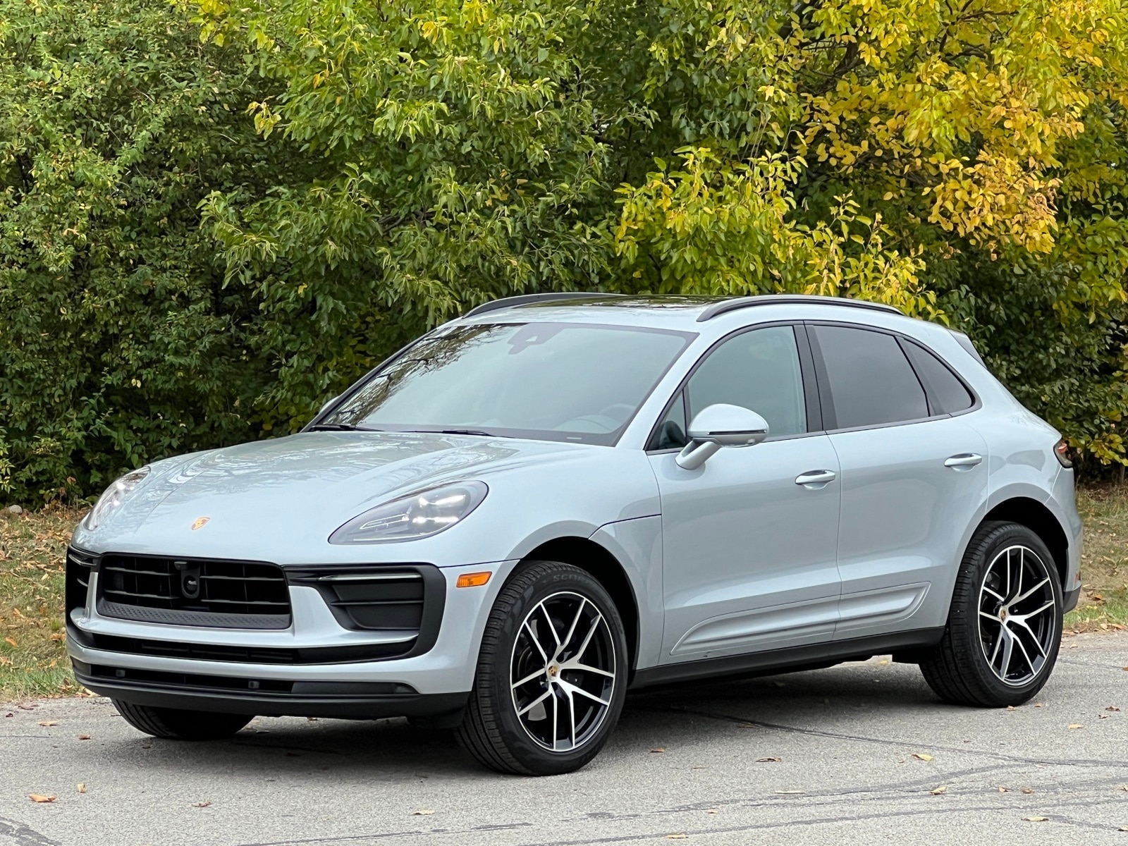 2025 Porsche Macan's photo