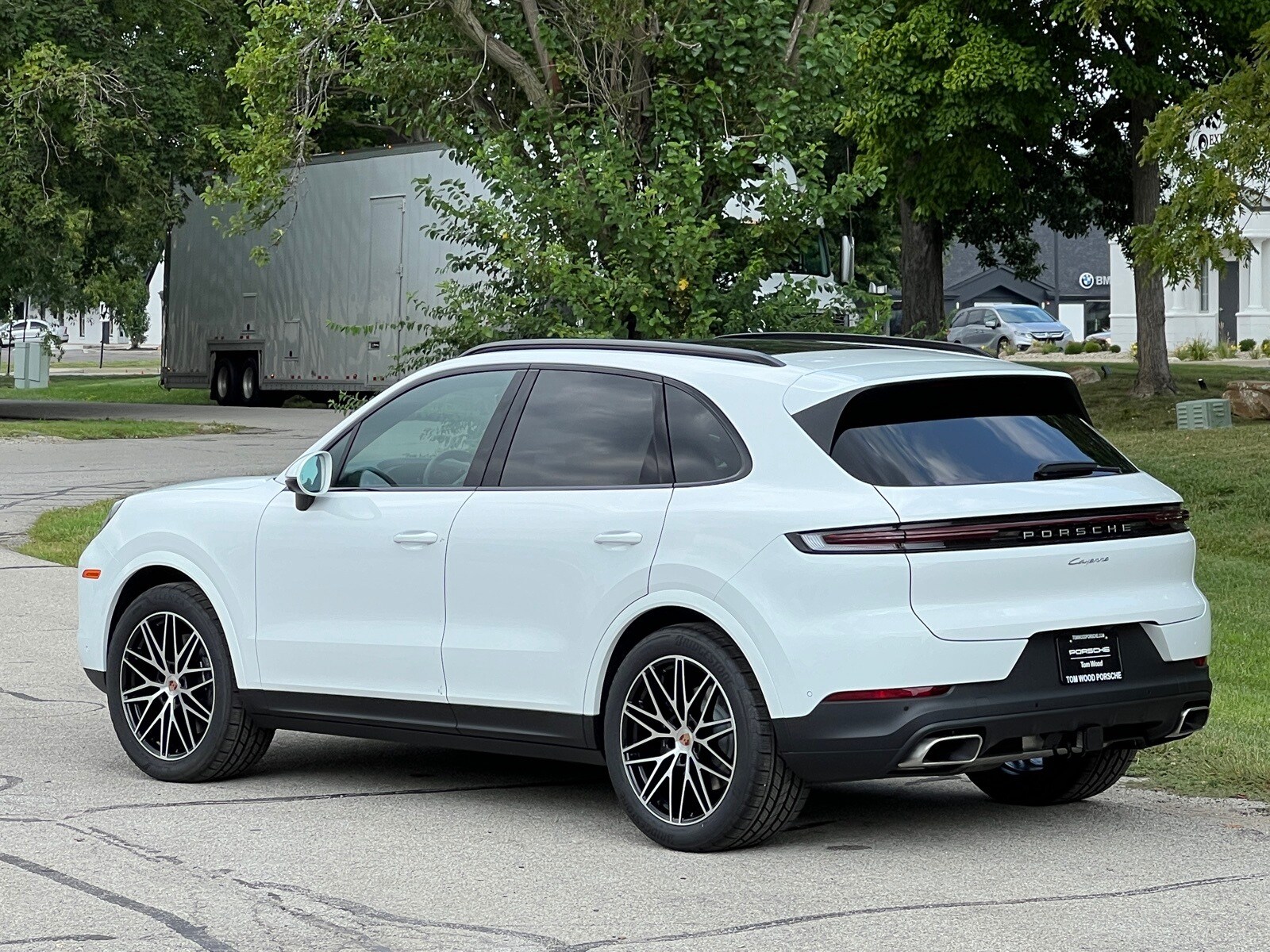 2026 Porsche Cayenne photo 2