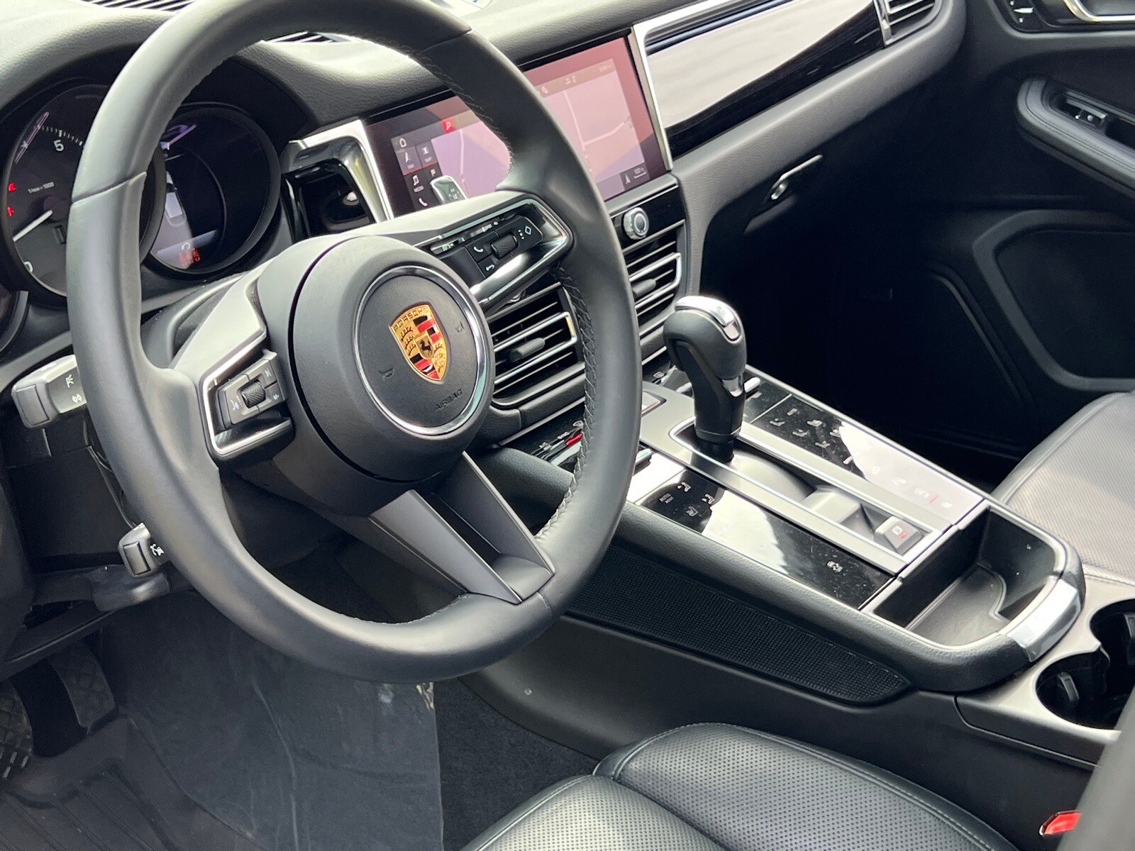 2023 Porsche Macan Base photo 3