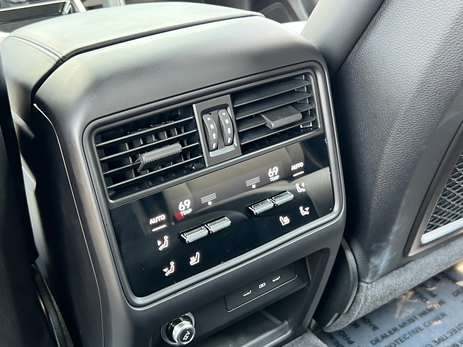 2025 Porsche Cayenne S - Photo 18