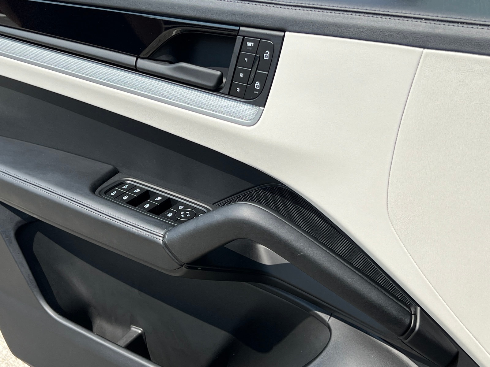 2025 Porsche Cayenne S - Photo 27