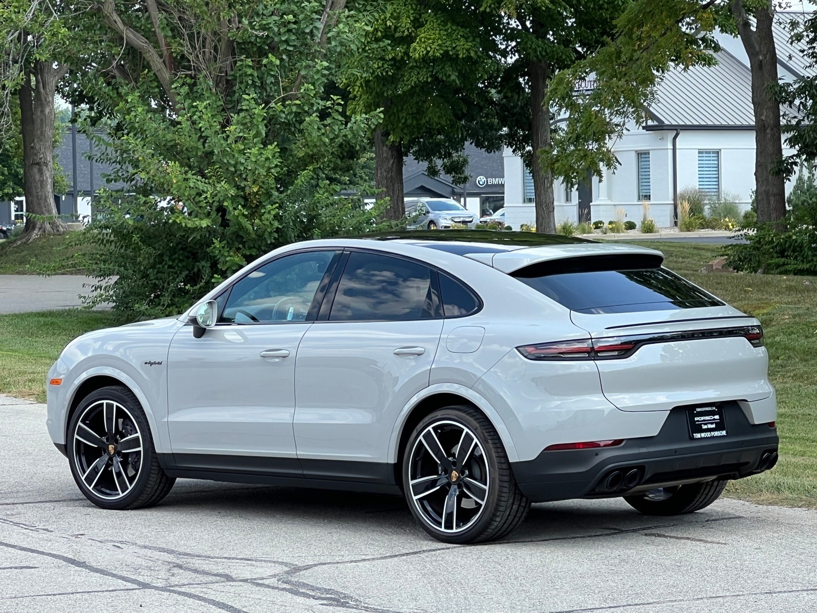 2023 Porsche Cayenne E-Hybrid Coupe Platinum Edition photo 3
