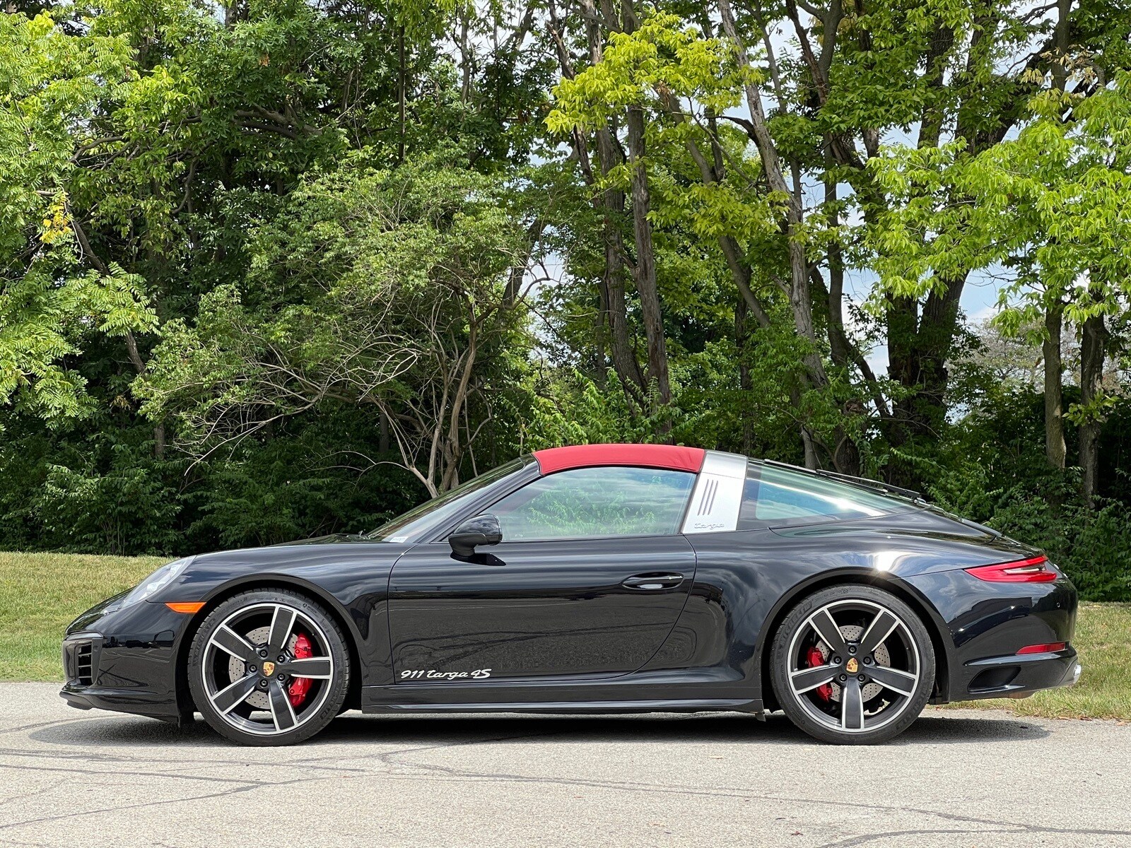 2017 Porsche 911 Targa 4S photo 2