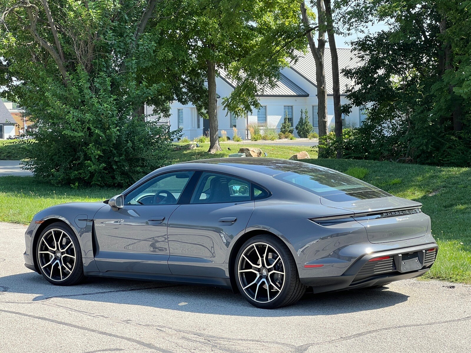 2025 Porsche Taycan 4 photo 3