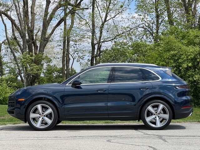 2025 Porsche Cayenne photo 2