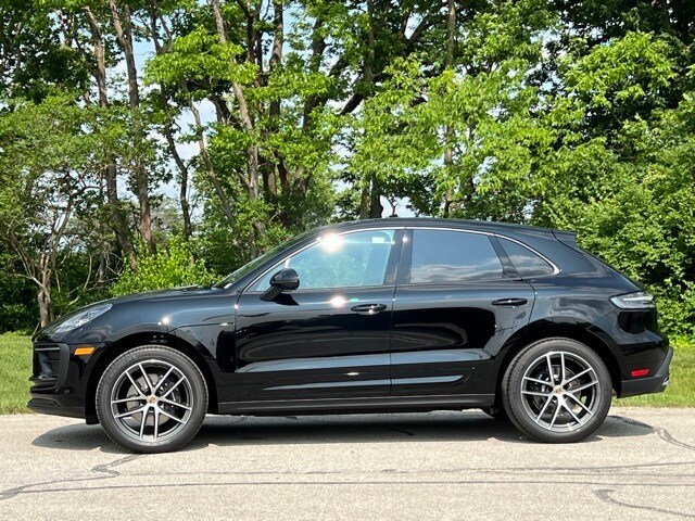 2025 Porsche Macan S photo 2
