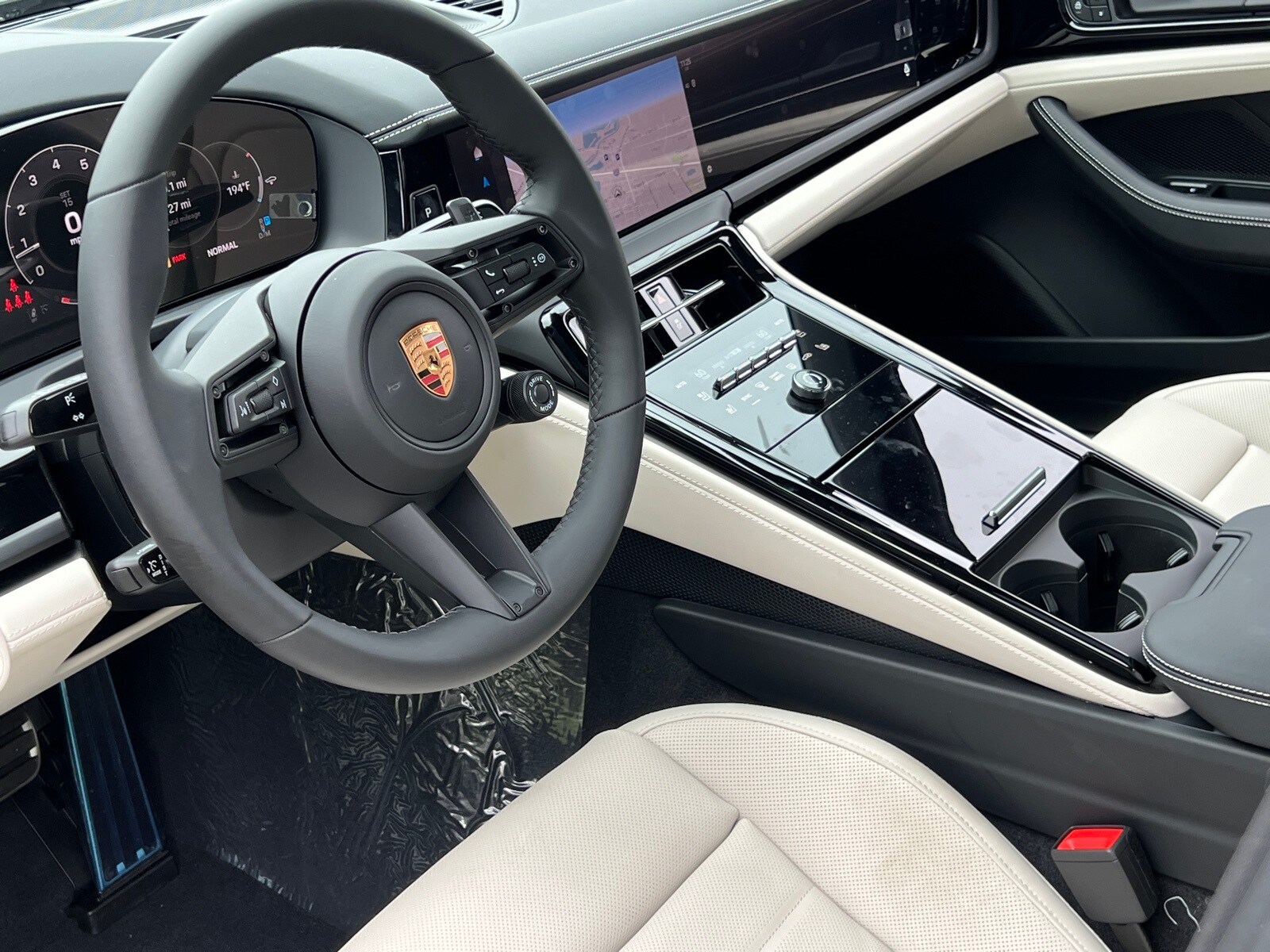 2025 Porsche Panamera 4 photo 4