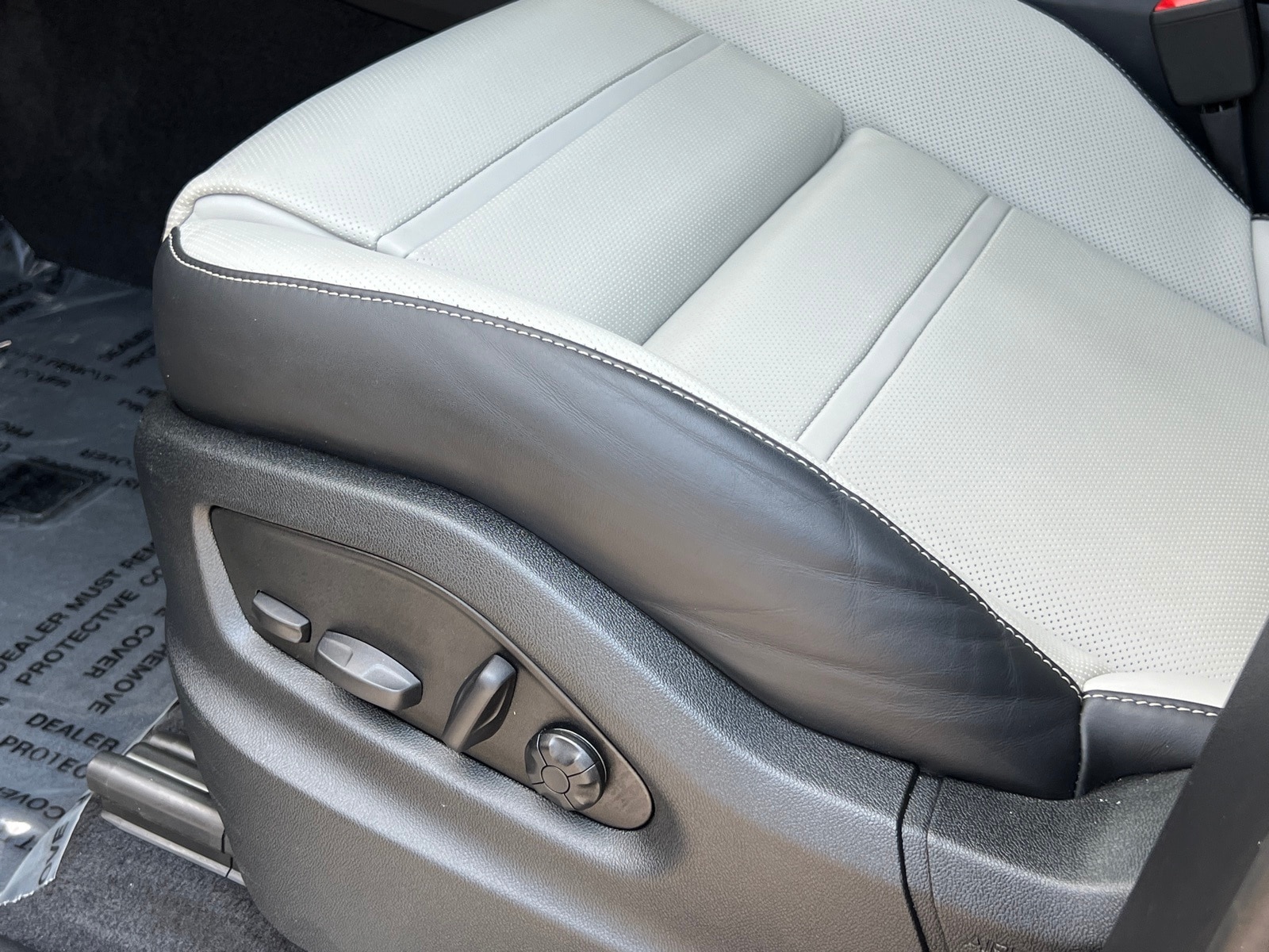 2025 Porsche Cayenne S - Photo 29