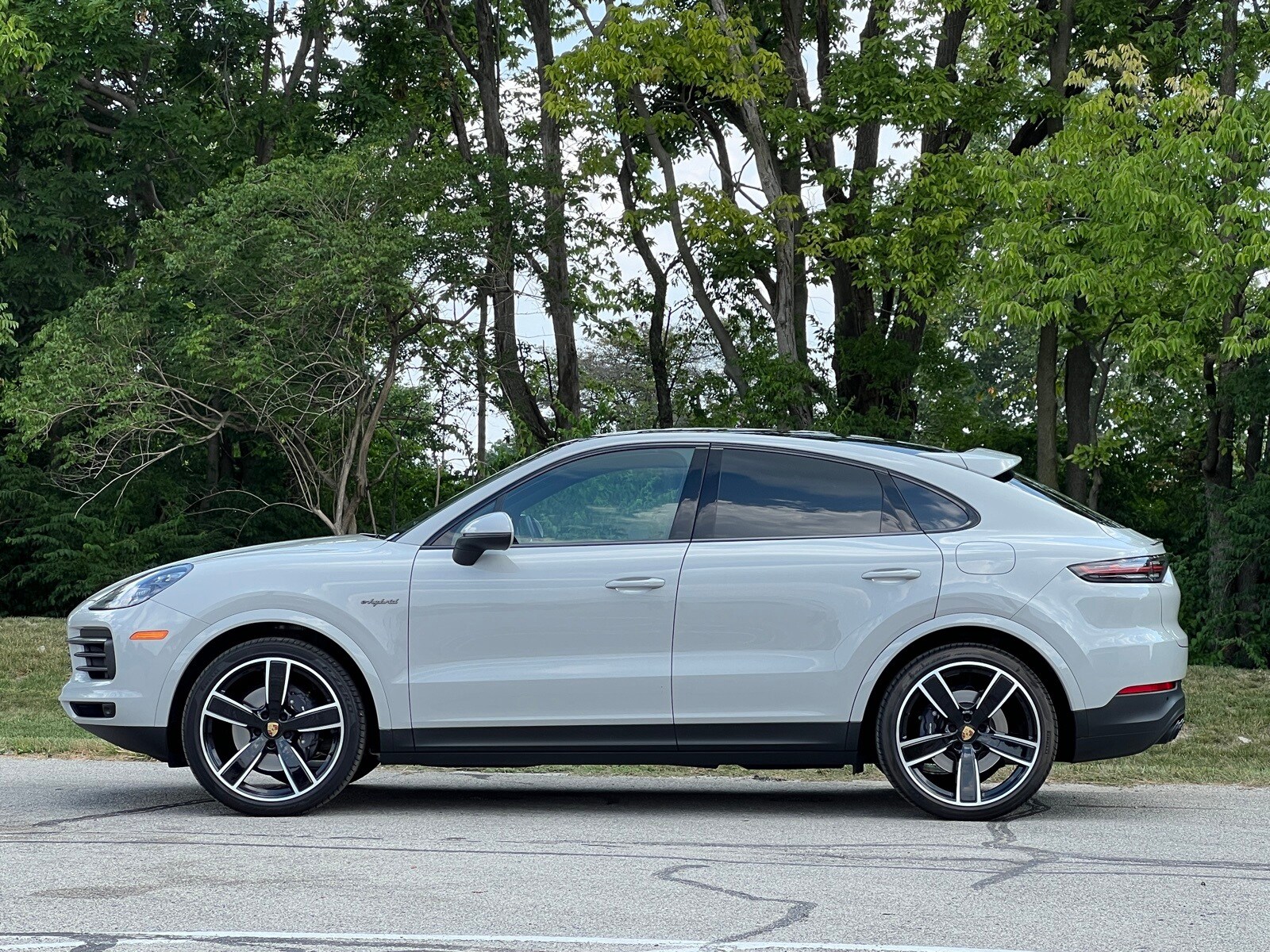 2023 Porsche Cayenne E-Hybrid Coupe Platinum Edition photo 2