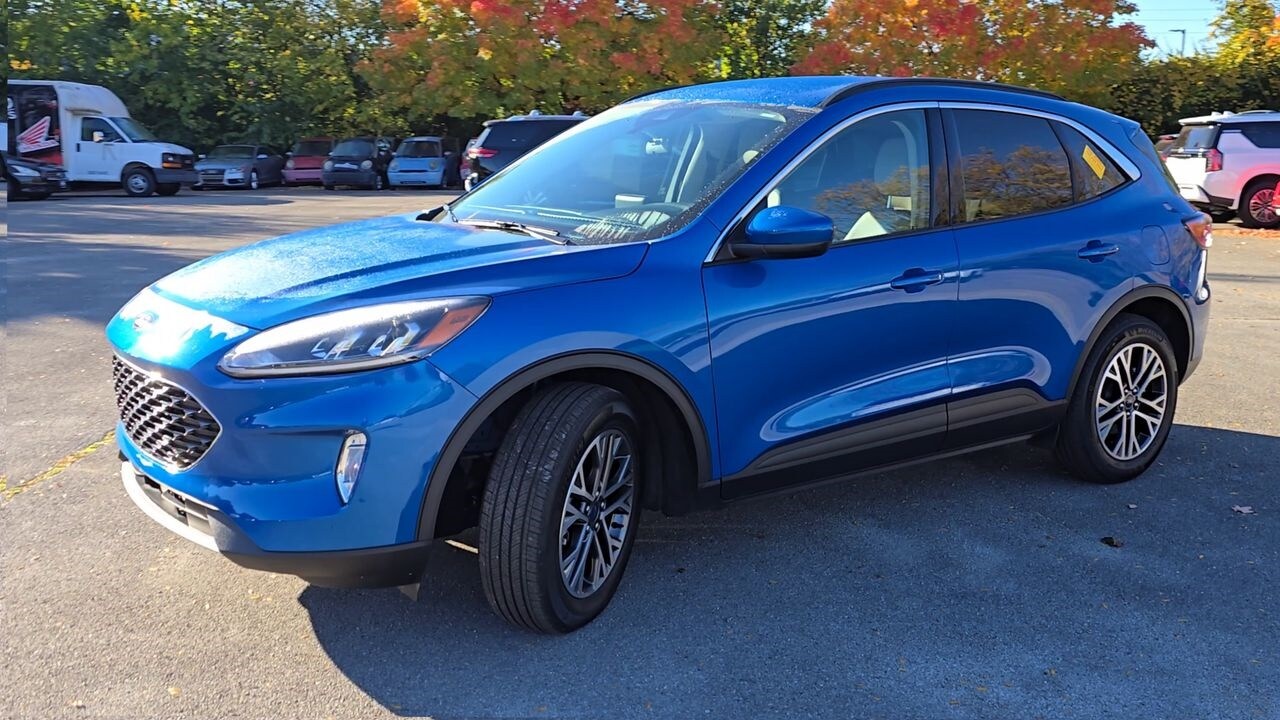 2020 Ford Escape SEL photo 2