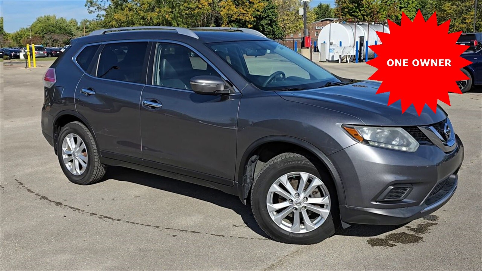 2015 Nissan Rogue SV photo 2
