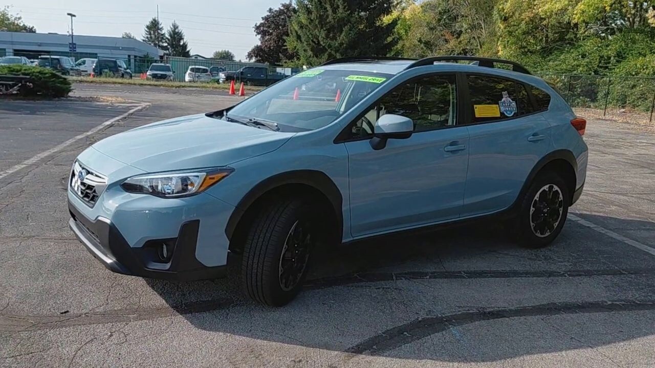 2023 Subaru Crosstrek Premium photo 2