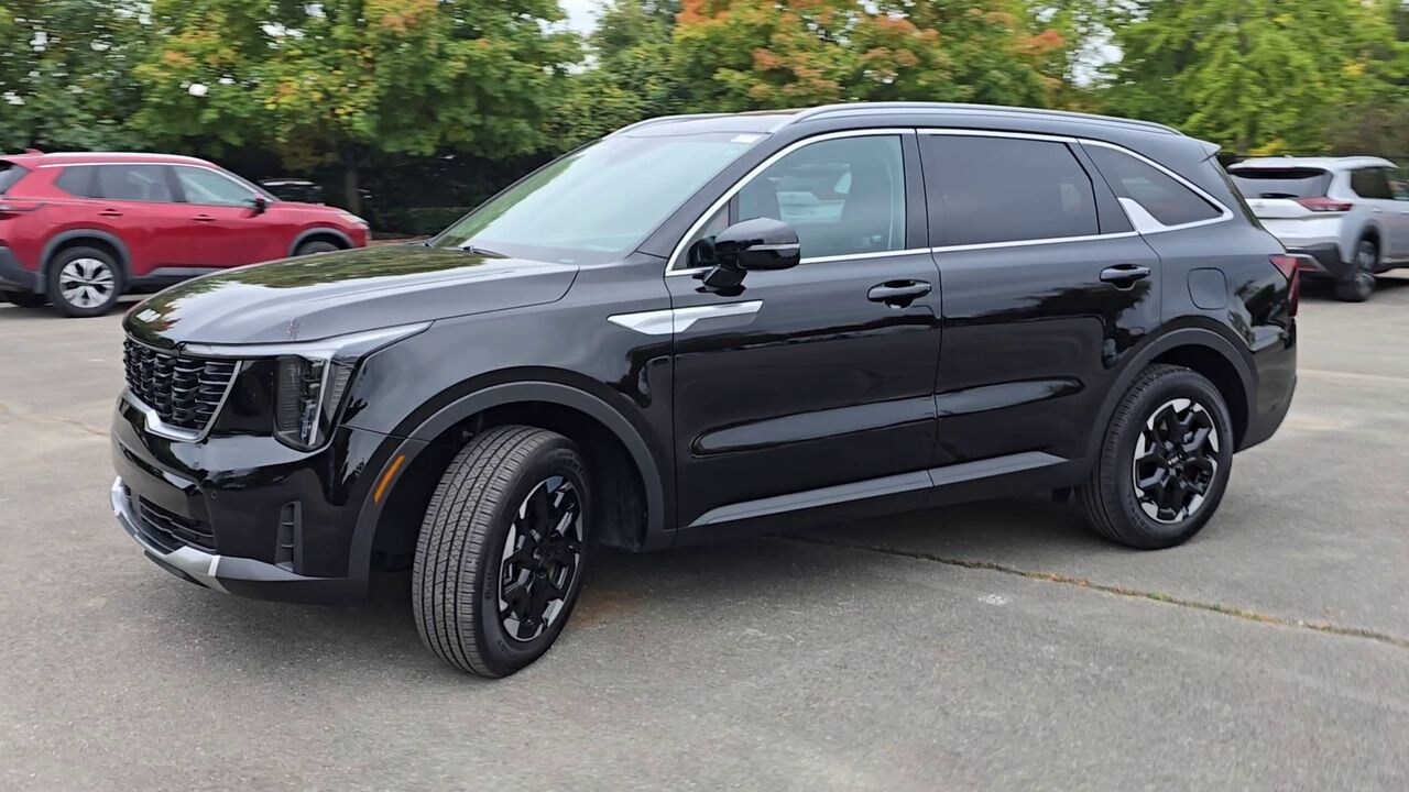 2025 Kia Sorento S photo 4