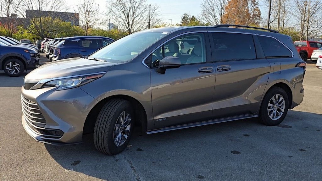 Used 2021 Toyota Sienna LE 8 Passenger Minivan/Van