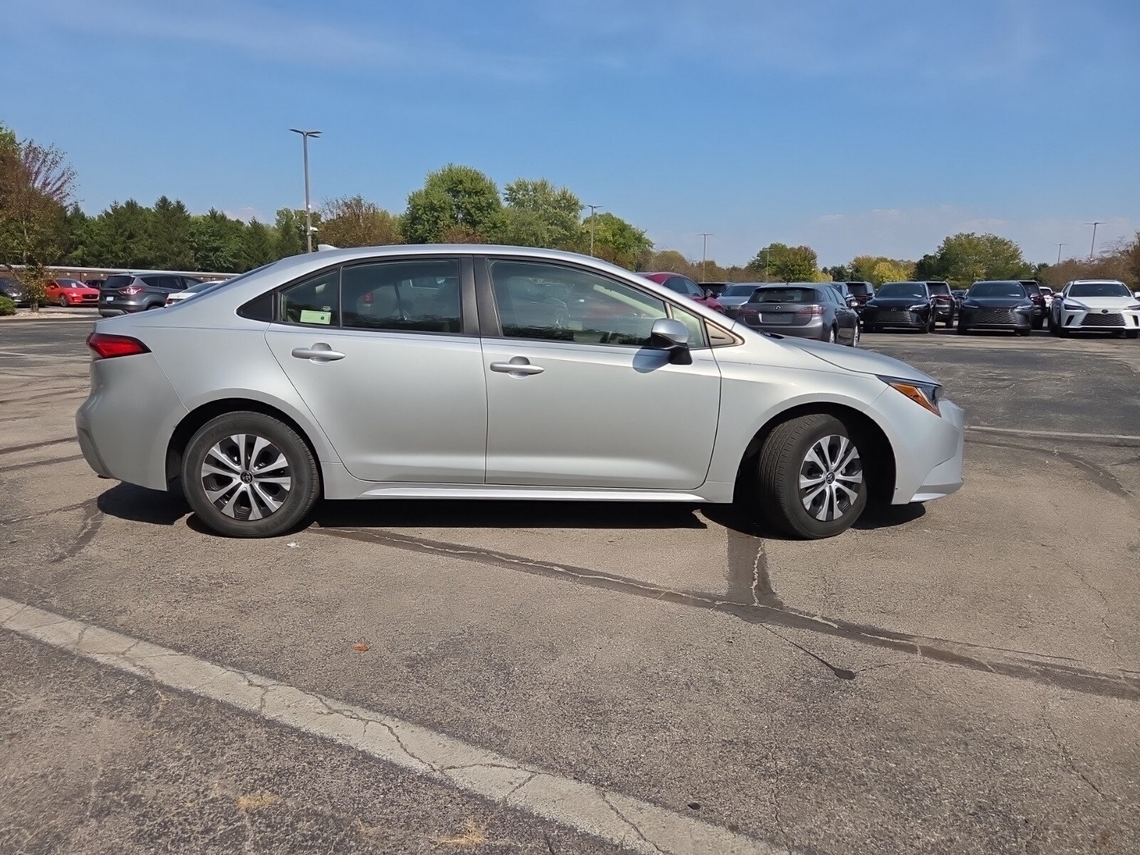 2022 Toyota Corolla Hybrid LE photo 2