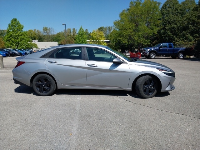 Used 2022 Hyundai Elantra SEL with VIN 5NPLM4AG7NH076099 for sale in Indianapolis, IN