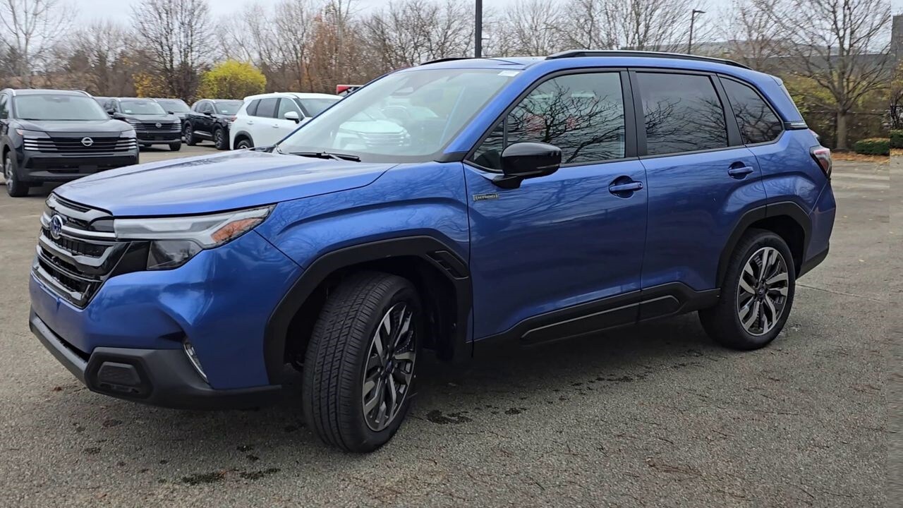 2025 Subaru Forester Touring photo 4