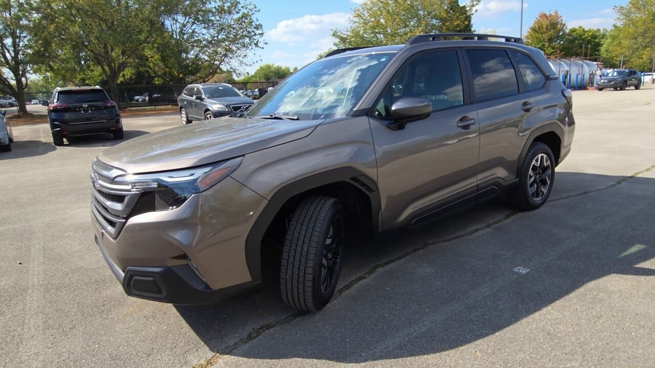 2025 Subaru Forester Premium Base photo 2