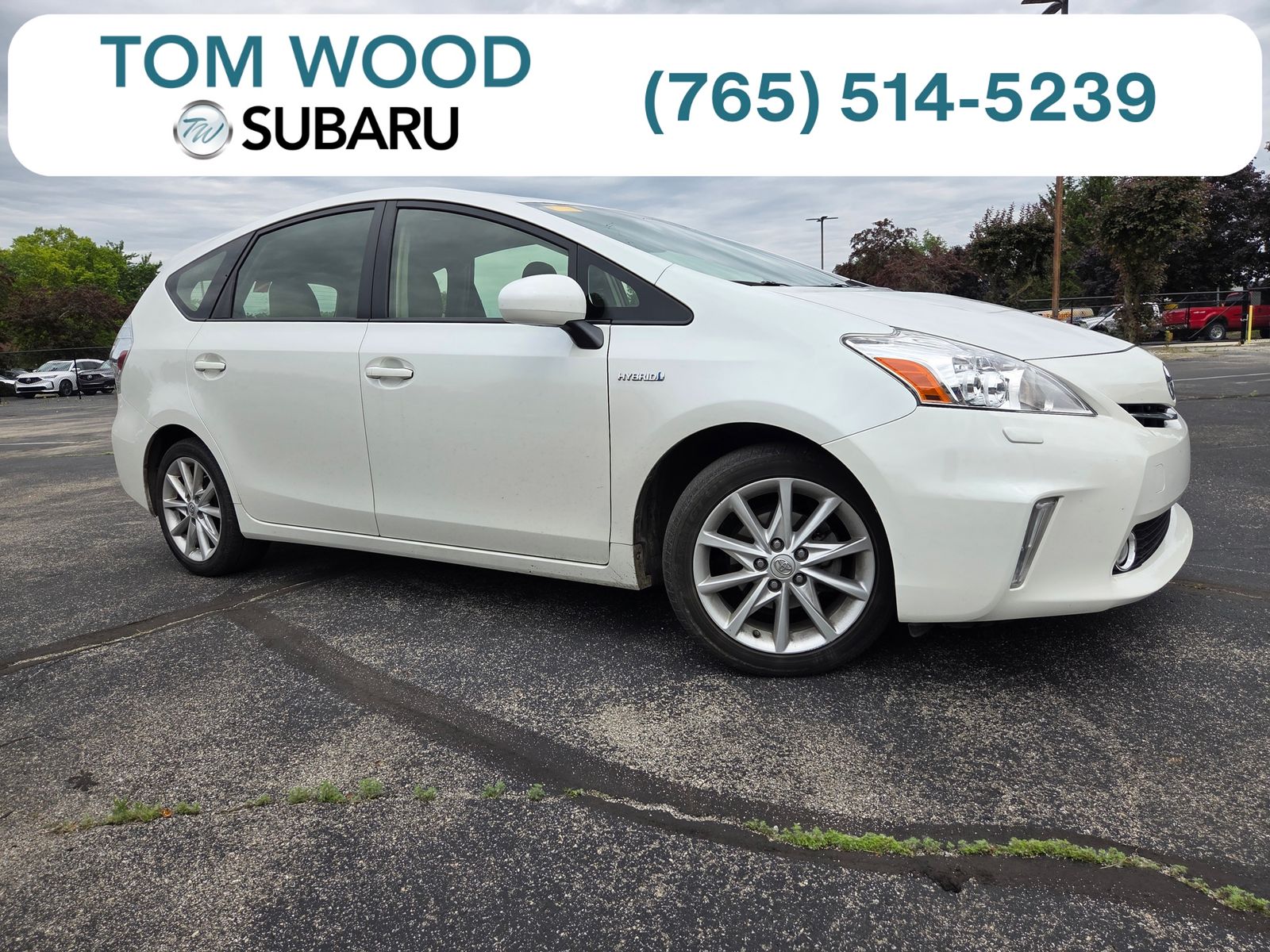 2014 Toyota Prius v Five's photo