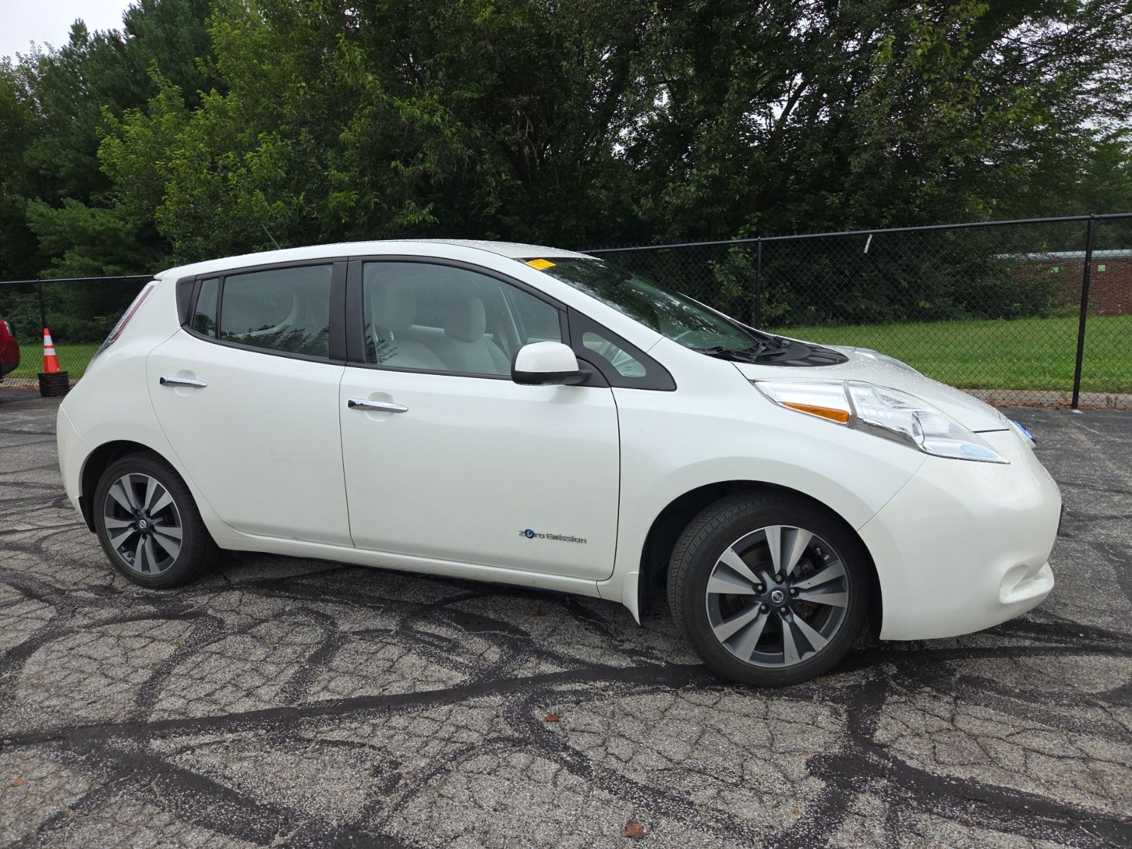Used 2016 Nissan LEAF SV with VIN 1N4BZ0CPXGC314437 for sale in Indianapolis, IN