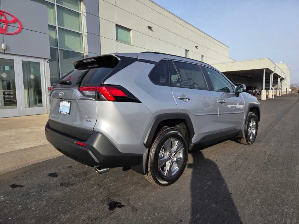 New 2025 Toyota RAV4 XLE XLE AWD SUV