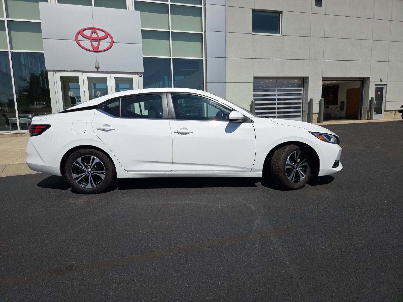 2022 Nissan Sentra SV photo 2