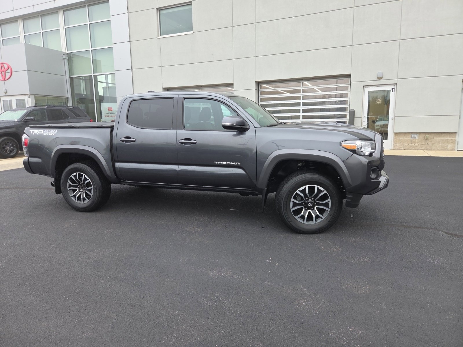 2023 Toyota Tacoma TRD Sport V6 photo 3
