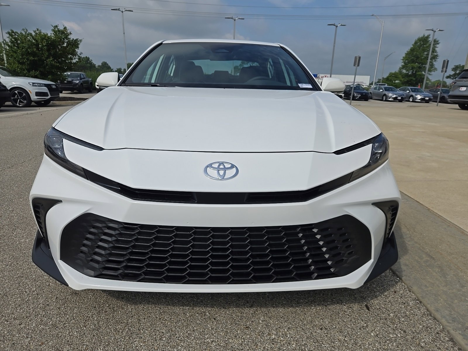 2025 Toyota Camry SE photo 4