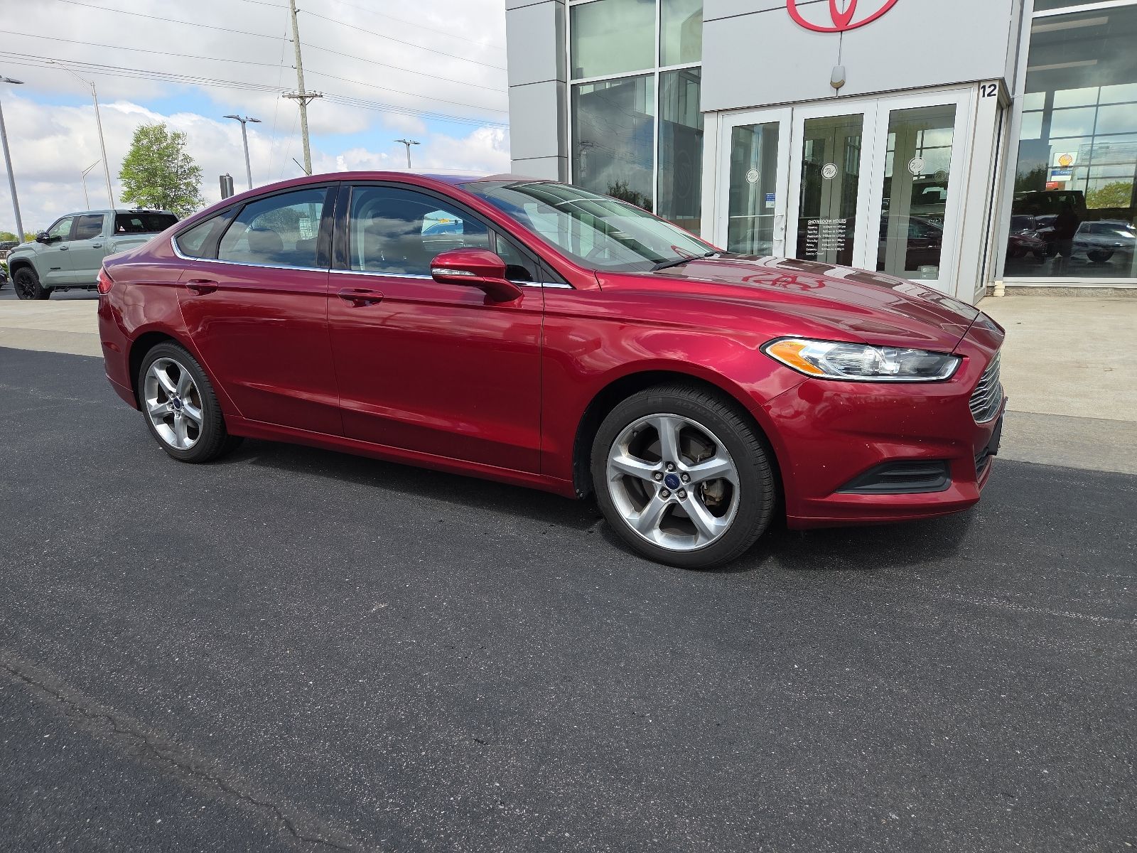 Used 2014 Ford Fusion SE with VIN 3FA6P0H79ER162925 for sale in Whitestown, IN