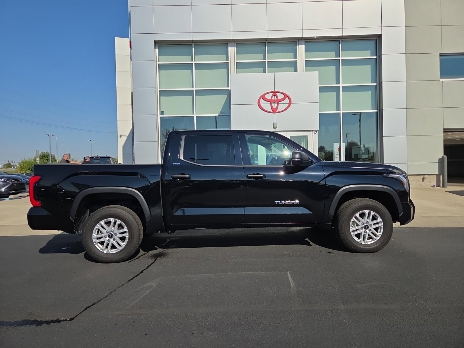 2024 Toyota Tundra SR5 CrewMax photo 3