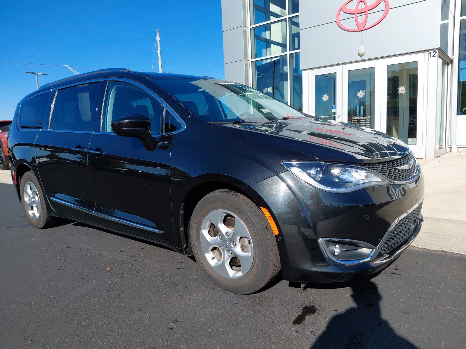 2017 Chrysler Pacifica Touring Plus photo 4