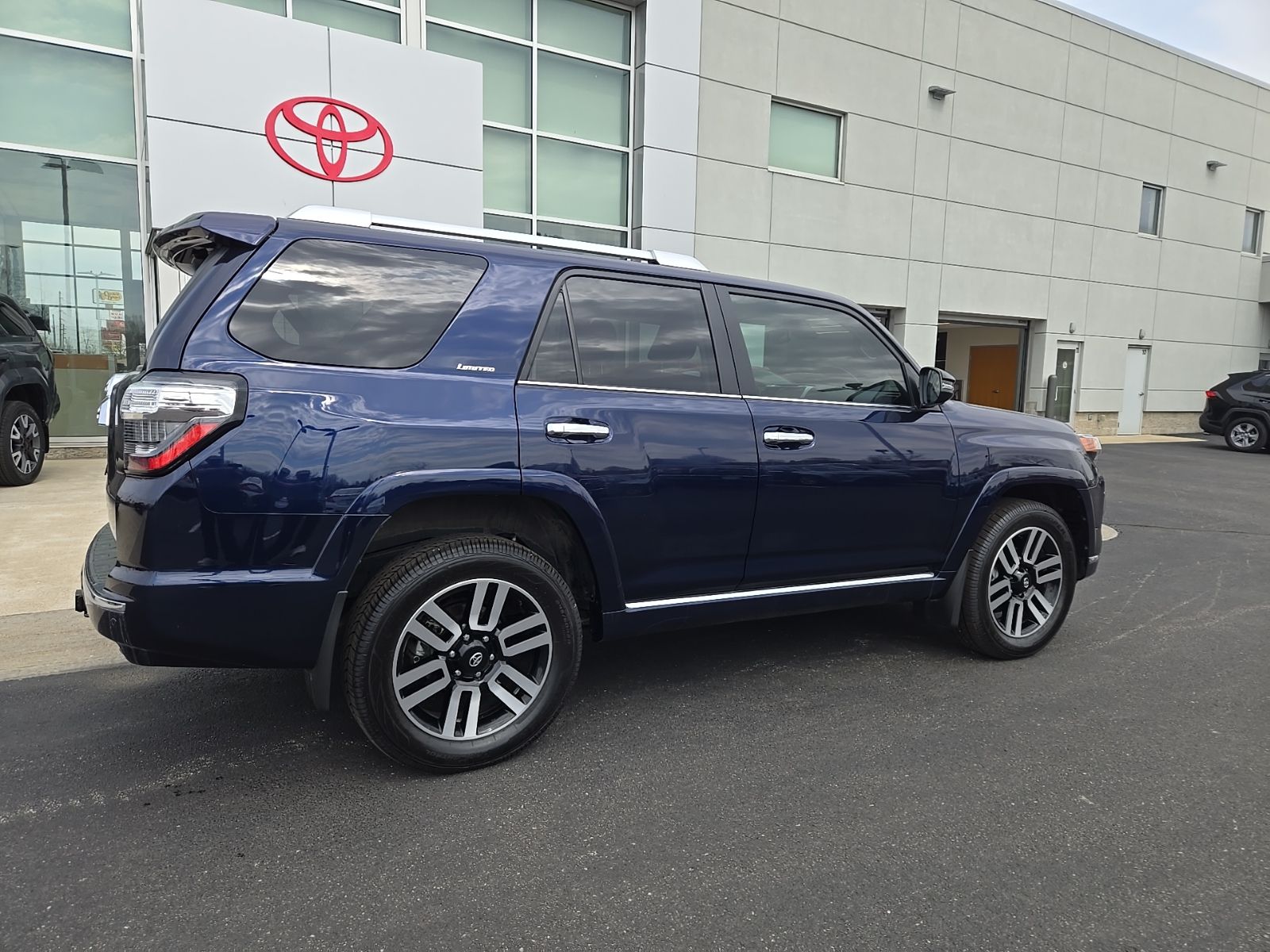 2022 Toyota 4Runner Limited - Photo 8