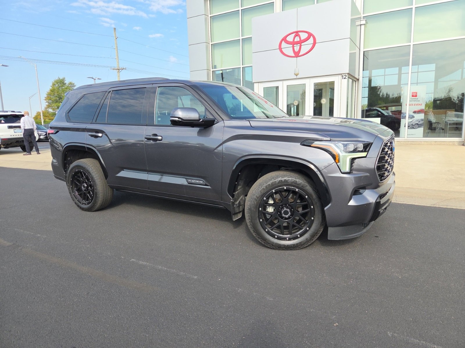 2023 Toyota Sequoia Platinum photo 2