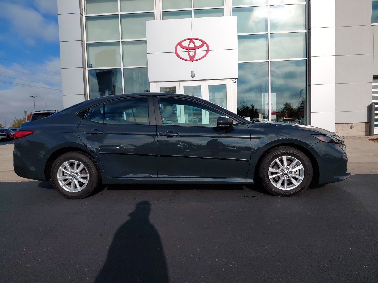 2025 Toyota Camry LE photo 4