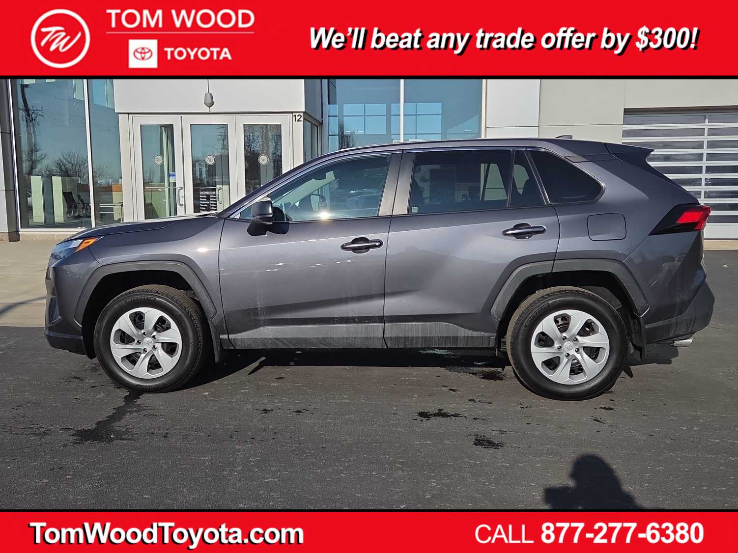 2023 Toyota RAV4 LE's photo