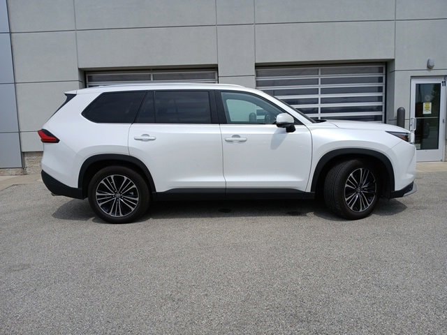 Used 2024 Toyota Grand Highlander Limited with VIN 5TDADAB52RS001118 for sale in Whitestown, IN