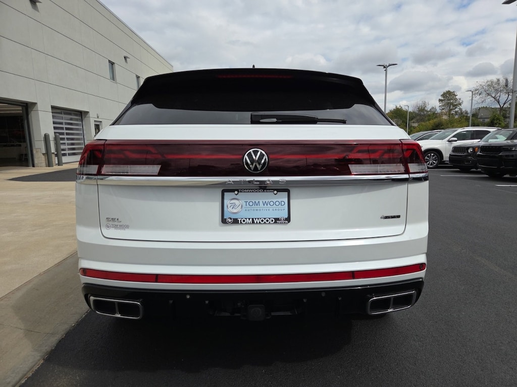 Used 2024 Volkswagen Atlas Cross Sport 2.0T SEL R-Line SUV