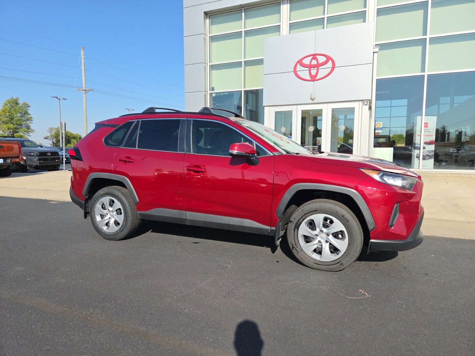 2020 Toyota RAV4 LE photo 2