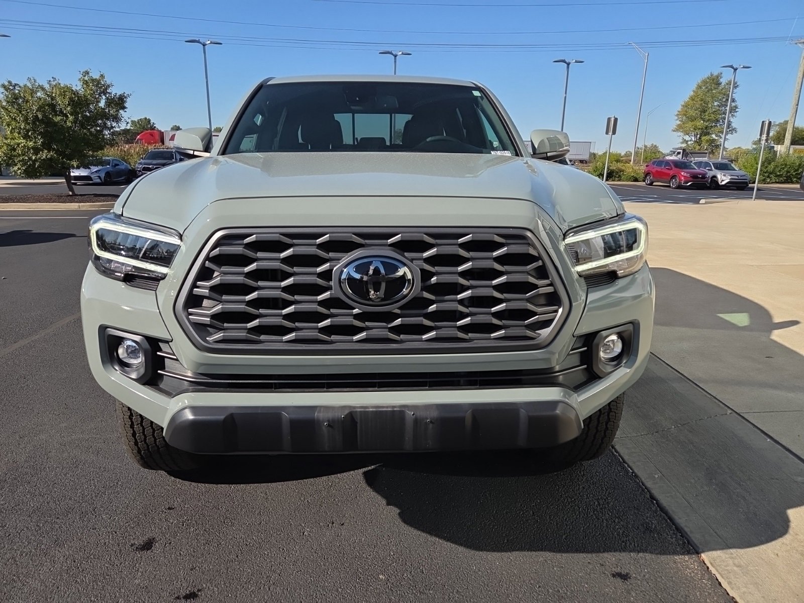 2022 Toyota Tacoma TRD Off-Road photo 2