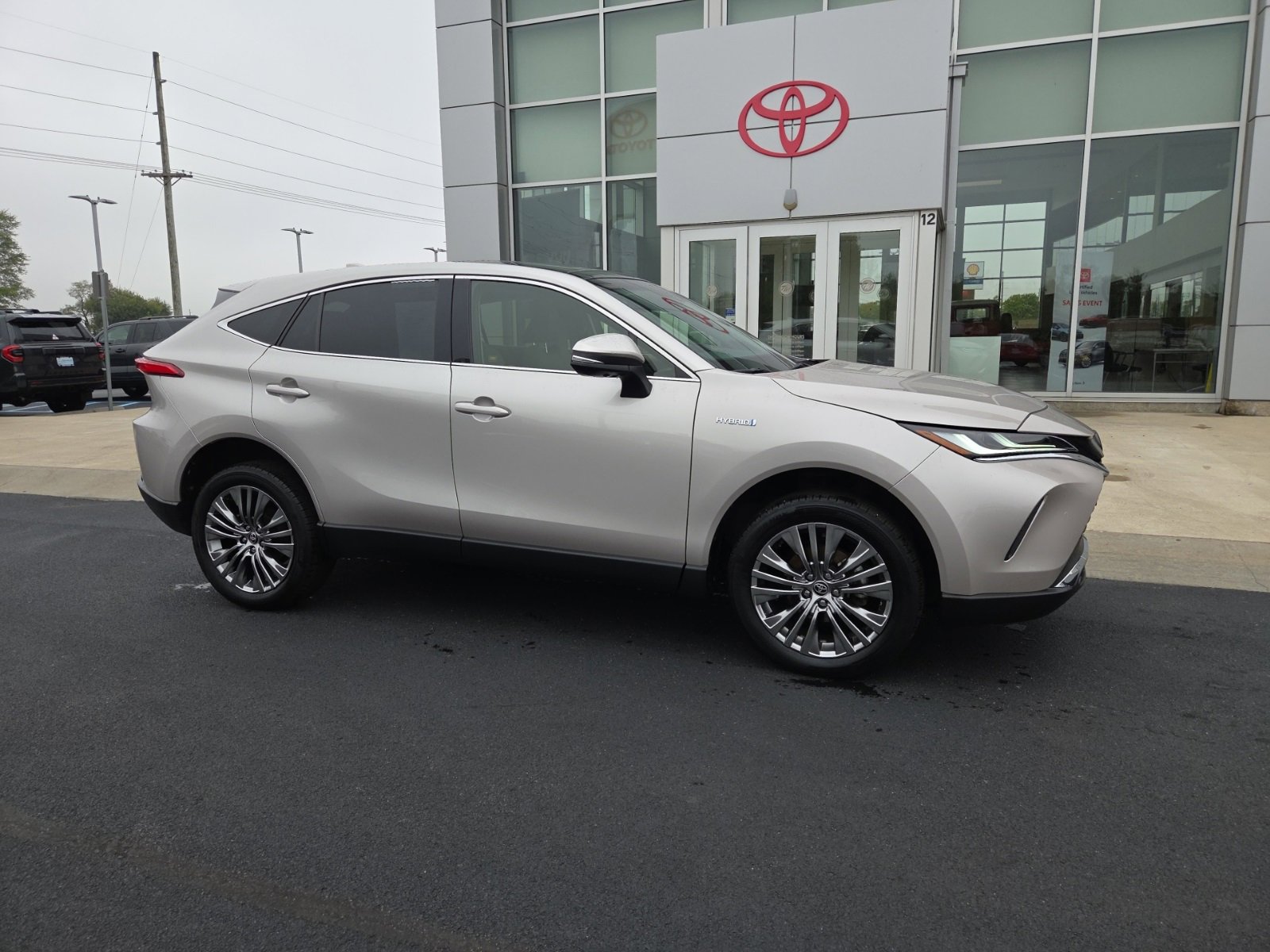 2021 Toyota Venza Limited photo 3