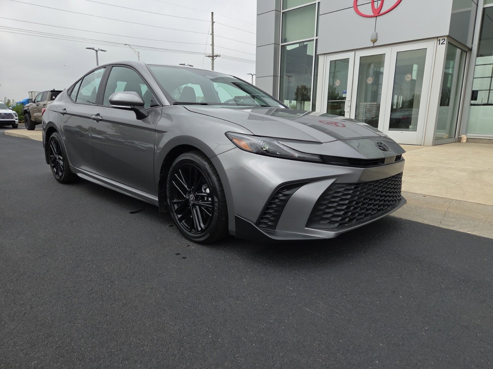 2025 Toyota Camry SE photo 4