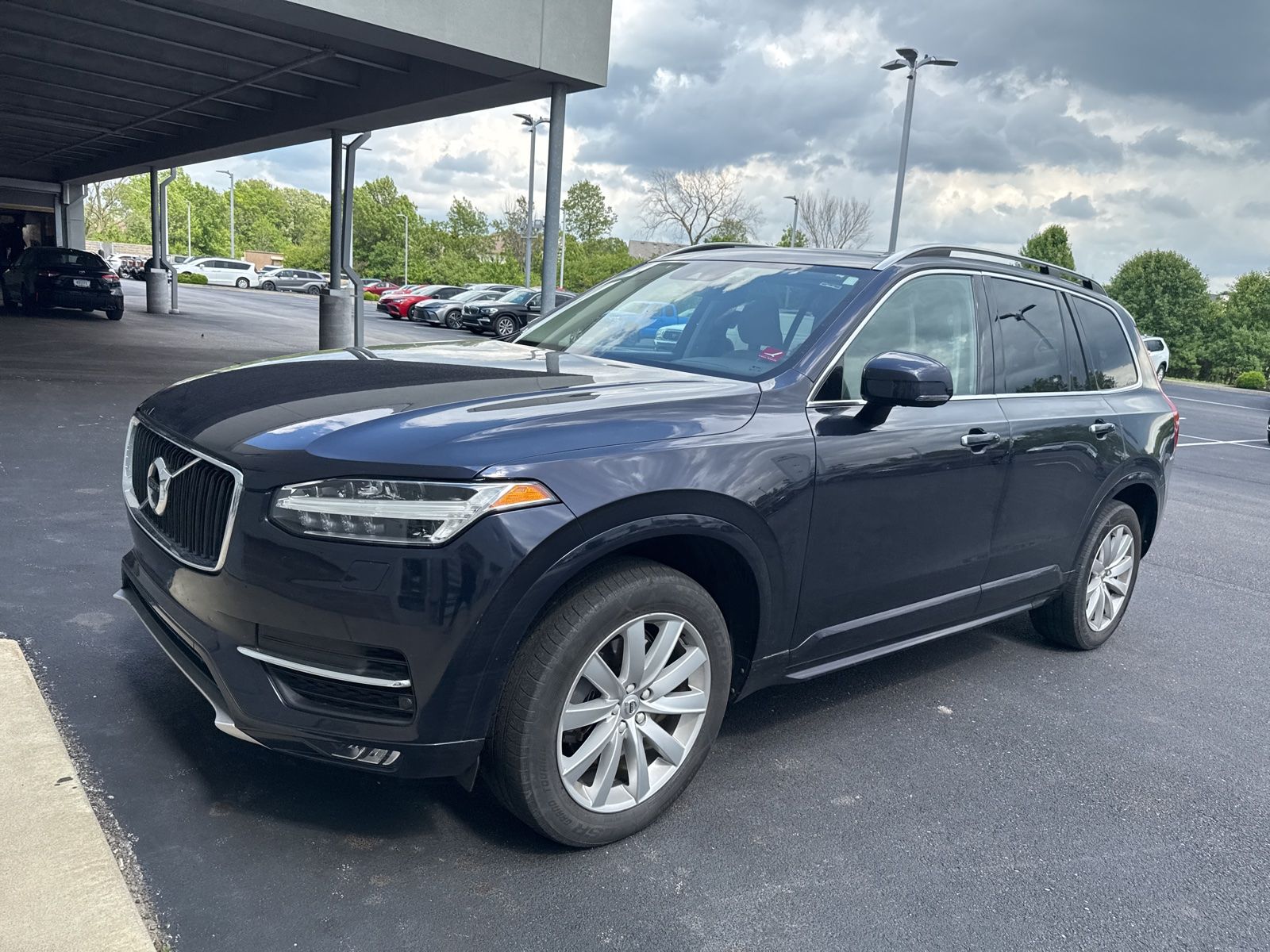 2016 Volvo XC90 T6 AWD Momentum's photo