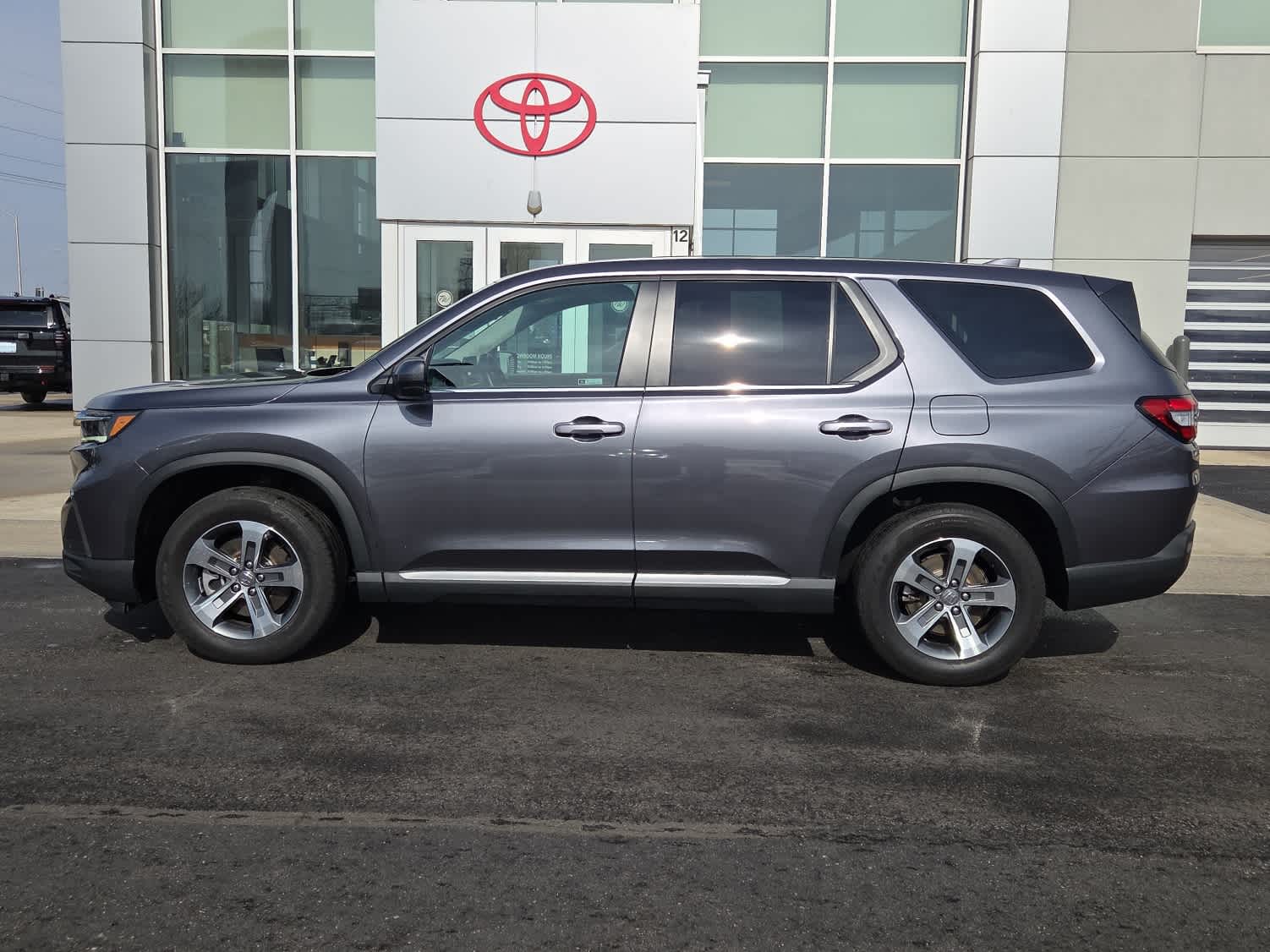 2025 Honda Pilot EX-L - Photo 14