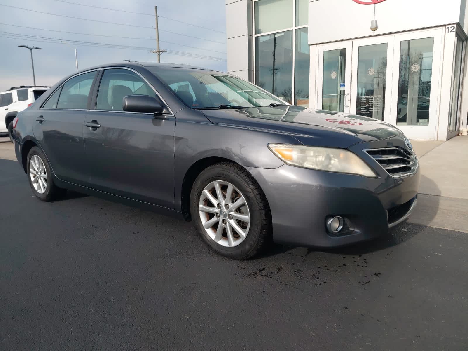 2011 Toyota Camry XLE photo 4