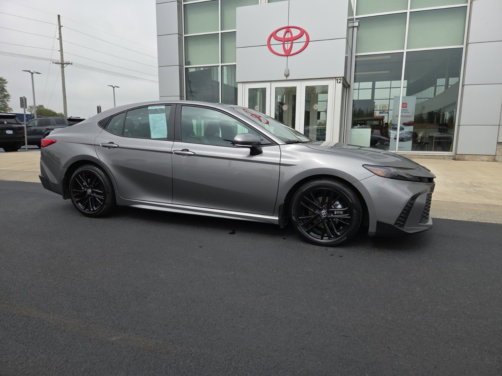 2025 Toyota Camry SE photo 2