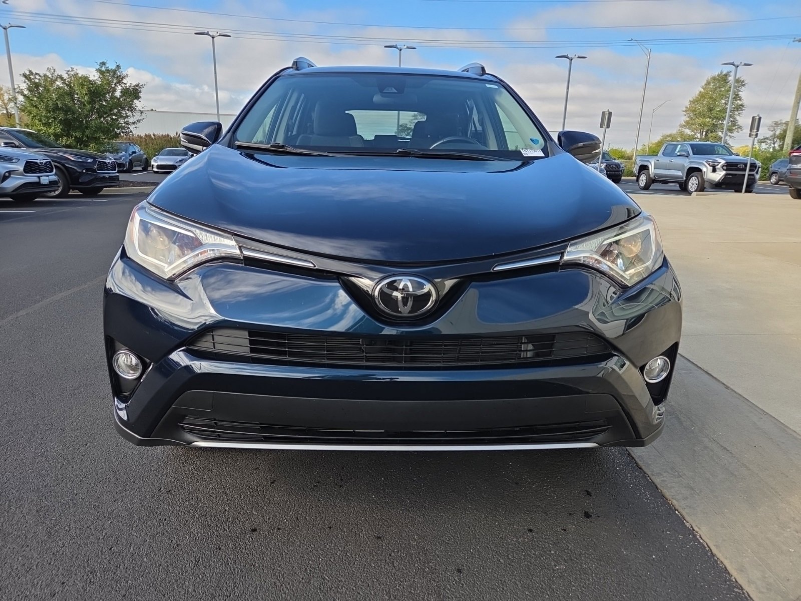 2018 Toyota RAV4 XLE photo 2