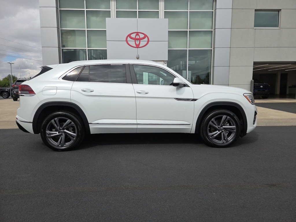 Used 2024 Volkswagen Atlas Cross Sport 2.0T SEL R-Line SUV