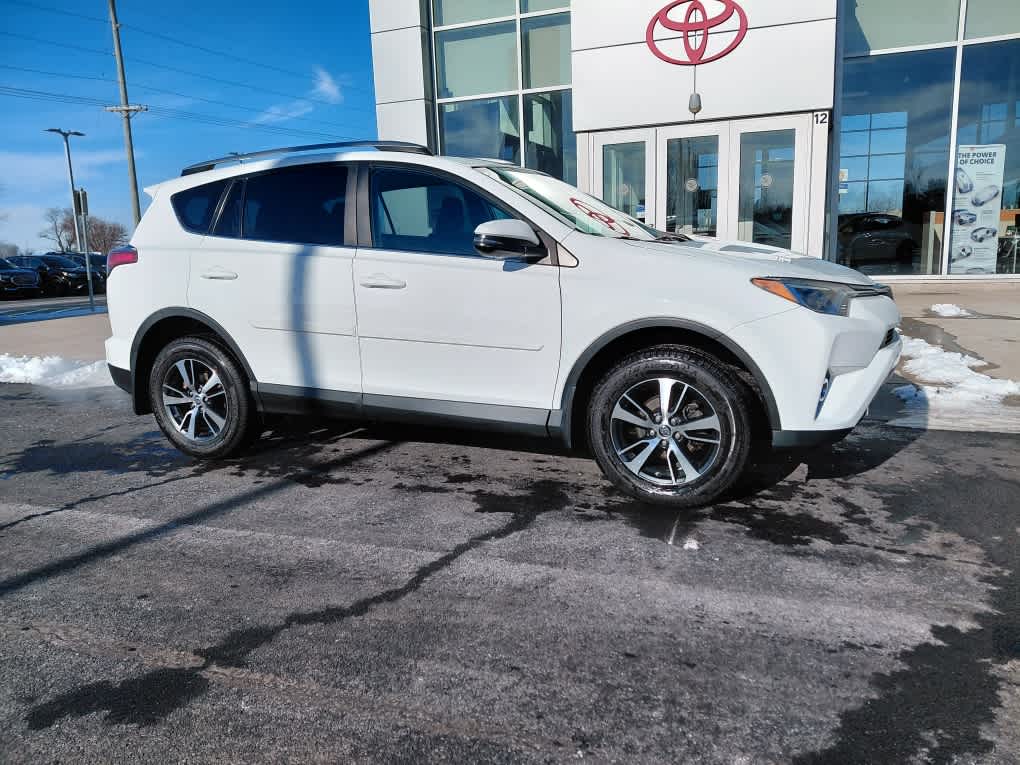2017 Toyota RAV4 XLE photo 2