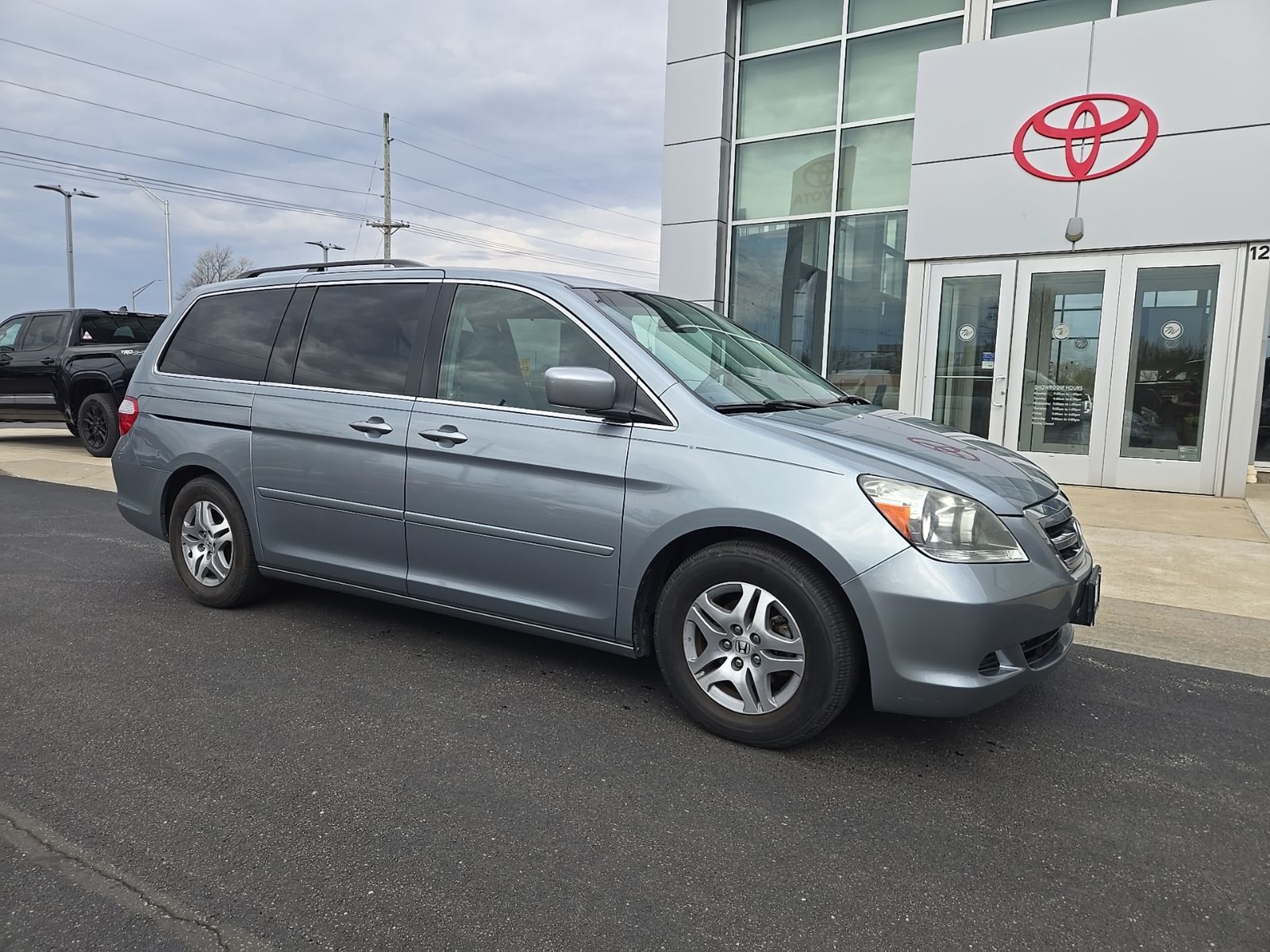Used 2006 Honda Odyssey EX with VIN 5FNRL384X6B129235 for sale in Whitestown, IN